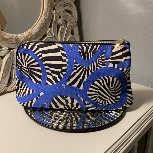 Estēe Lauder Cosmetics Bag - Picture 3 of 6